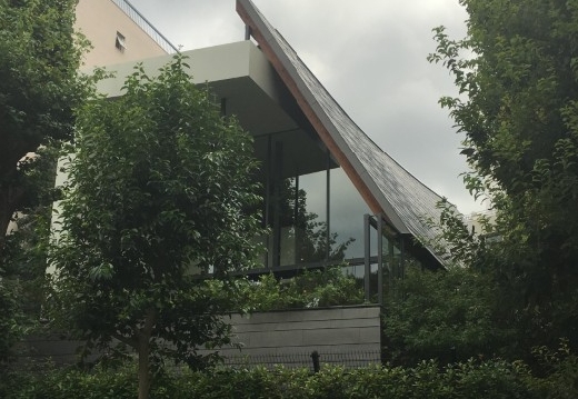 S邸
