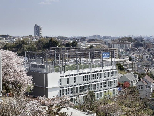 『 横浜商科大学３号館』